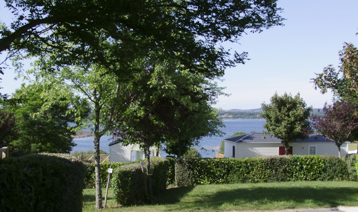 Vacances-passion - Camping Le Parc de Charouzech**** - Pareloup - Aveyron
