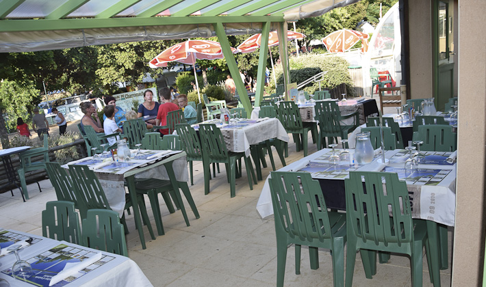 Vacances-passion - Camping Le Parc de Charouzech**** - Pareloup - Aveyron